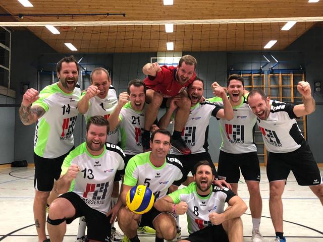Die Attnang Volleys jubeln über den erstmaligen Einzug in das "Final4" des oberösterreichischen Volleyball-Cups. | Foto: Attnang Volleys
