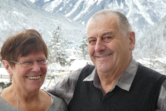 Helga und Johann Wasle gehen schon ein halbes Jahrhundert gemeinsam durchs Leben. | Foto: BH Reutte / Rumpf