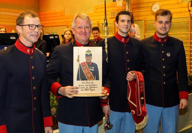 Obmann Claus Pohn, "Jubilar" Franz Lettner, der neue Stabführer Manuel Leitner und Kapellmeister Michael Lettner (v.l.). | Foto: BBK Regau