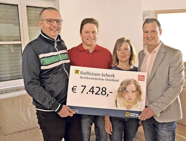 FREISTADT. Auch bei Familie Leitner ist die Freude über den Zwischenstand groß. Mit dem Geld soll für ihre Tochter Michaela ein "Raum der Ruhe" eingerichtet werden. | Foto: BezirksRundschau
