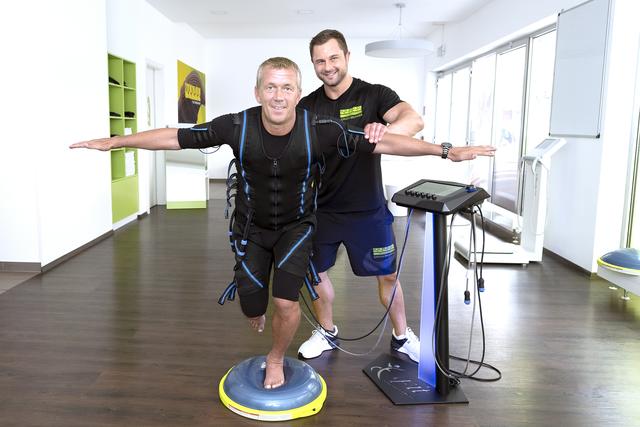 Bei der M.A.N.D.U wird mit Hilfe einer elektrischen Muskelstimulation der Stoffwechsel aktiviert. | Foto: M.A.N.D.U./Ines Thomsen