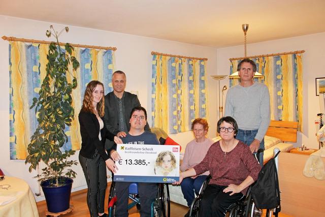 ROHRBACH. "Ich möchte mich im Namen der ganzen Familie bei allen, die uns bis jetzt unterstützt haben, recht herzlich bedanken. Wir haben in letzter Zeit sehr viel positive Rückmeldungen erhalten. Das baut uns in dieser Lage extrem auf", freut sich Johann Kamberger aus St. Johann über die bisherigen Christkindspenden. | Foto: BezirksRundschau