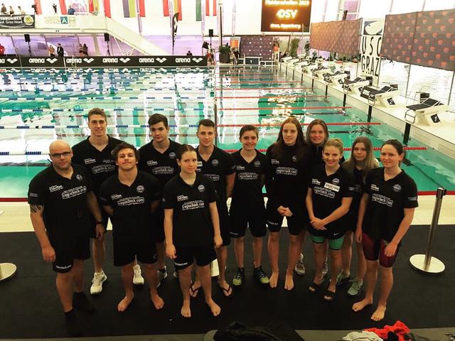 Die erfolgreichen Sportler des Schwimmverein FK Spittal mit Trainer Alex Deblaise (ganz links). | Foto: Facebook