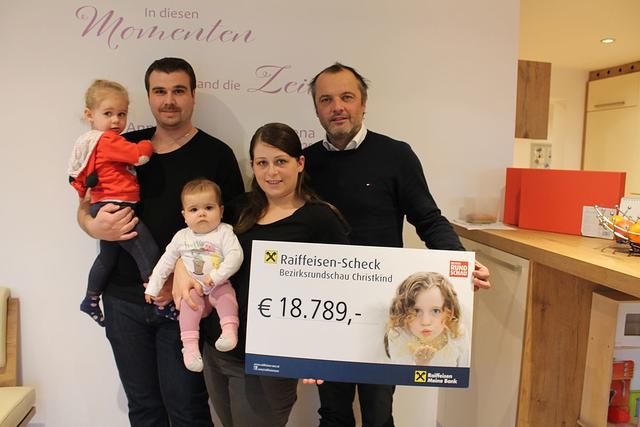 PERG. "Wir sind total überrascht von der Welle der Hilfsbereitschaft", so Jasmin Kernegger. "Ich bin mit Leuten in Kontakt, mit denen ich seit Jahren nicht mehr geredet habe", beschreibt sie die schönen Nebeneffekte der Christkind-Aktion. Bisher kamen über 18.000 Euro für die kleine Lena, die im zarten Alter von viereinhalb Monaten an Leukämie erkrankte, zusammen. | Foto: BezirksRundschau