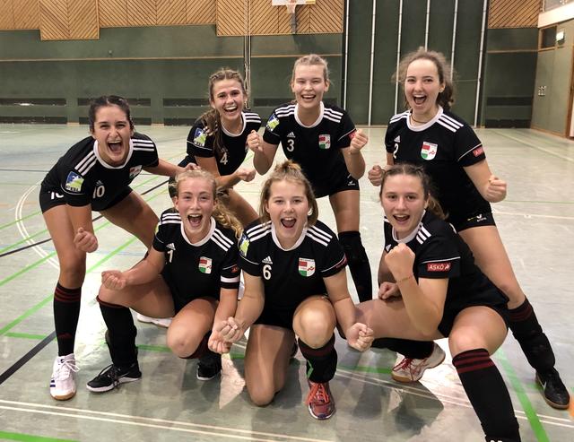 Hinten von links: Gürtler Katrin, Fischer Hannah, Fischer Lena, Süffert Sabine. Vorne von links: Huber Annika, Huthmann Pia, Kempf Nicole.
 | Foto: ASKÖ Seekirchen