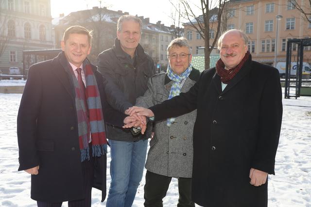 Bürgermeister Kurt Wallner, Wolfgang Winterer (Geschäftsführer der WBI Leoben GmbH), Michael Pferschy (Vorsteher des Wirtschaftsausschusses der Realgemeinschaft Leoben), Helmut Wiesmüller (Geschäftsstellenleiter des AMS Leoben). v.l.