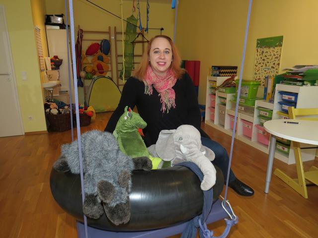 Mit Kindern und Jugendlichen geht Sabine Schreckenthaler spielerisch an die Probleme und deren Behandlung heran.