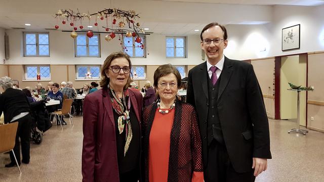 Bezirksrätin Veronika Zimmermann, stv. Obfrau des Seniorenbundes (links) Martha Pint, Obfrau des Seniorenbundes (Mitte) und Klubobmann der ÖVP Gerhard Hammerer.