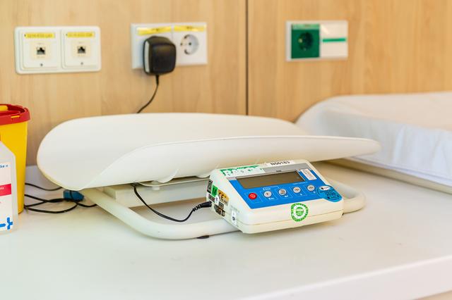 Waagschale: Hier werden die Babys gewogen und vermessen.