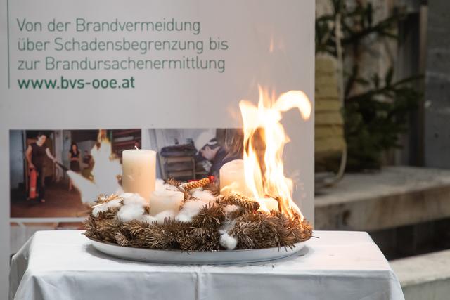Viele Adventkranzbrände gehen relativ glimpflich aus, dennoch ist Vorsicht geboten.