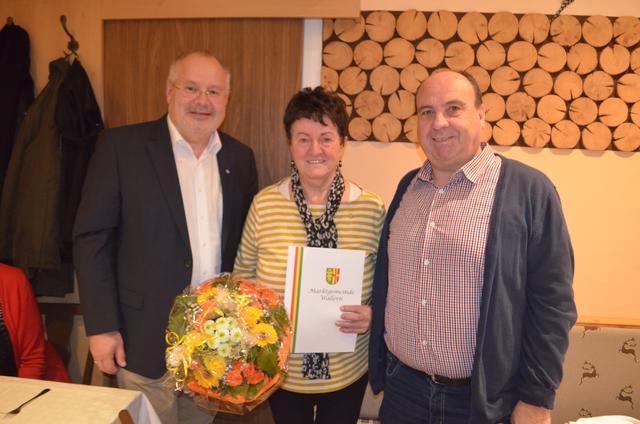 Bgm. Franz Kieslinger, Adelheid Haslinger und Gemeindevorstand Erhard RUDOLF v.r.n.l. | Foto: Gemeinde