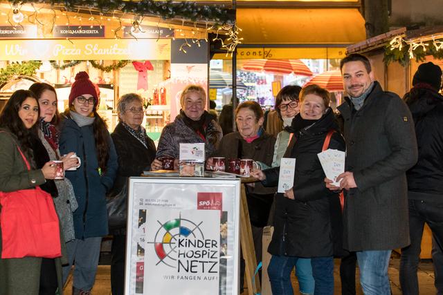 Die Spendenbox am Meidlinger Christkindlmarkt wurde prall gefüllt.