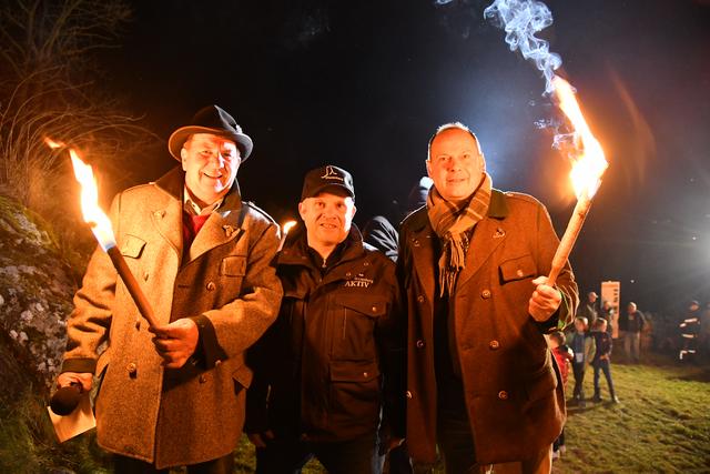 Josef Keplinger (Moderator), Obmann Waxenberg Aktiv, Michael Pilz und Bürgermeister Josef Rathgeb genossen den Abend.