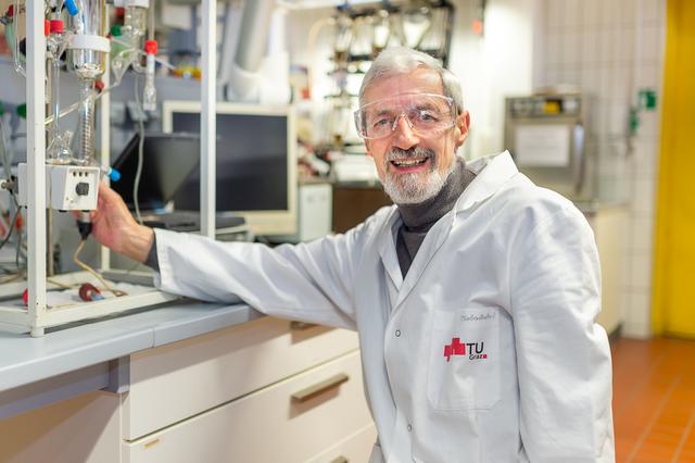 Führt durch die Verfahrenstechnikhalle: Matthäus Siebenhofer | Foto: Foto Jörgler