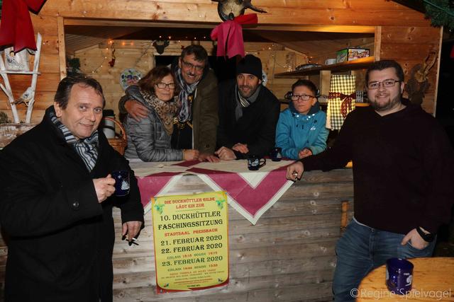 Am letzten Advent Wochenende hätten die Duckhüttler Perchten ihren Auftritt gehabt, leider hat das Wetter nicht mitgespielt, es war ein verregneter Abend. Das konnte die Laune von Heinz Rotter, Elfi und Richard Breier, Manuel Klaghofer, Pia Nachbagauer und GR Thomas Tweraser trotzdem nicht verderben. 