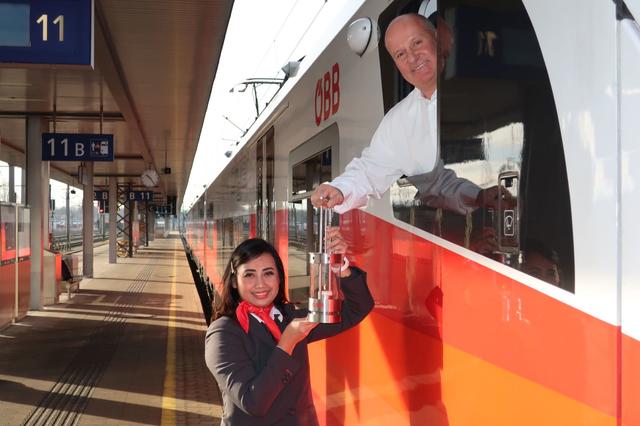 Viele ÖBB-Mitarbeiter sind bei der Verteilung am 24. Dezember im Einsatz.
 | Foto: ÖBB/Leitner