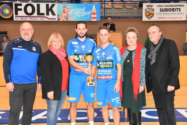 Siegerpokal für die SV Oberwart: Konrad Renner, Ilse Frühwirth, Thomas Herrklotz, Stefan Wessely, Renate Habetler und Gerhard Horn