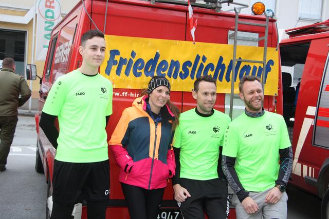 Auch beim 20. Friedenslichtlauf von Weiz nach Hirnsdorf nahmen über 100 Läufer teil. | Foto: Hofmüller(22x)