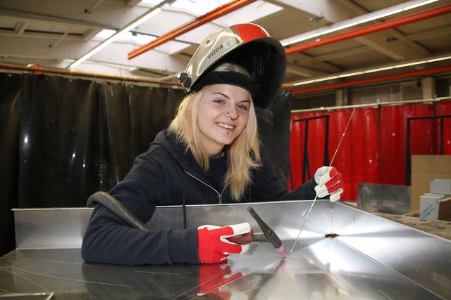Natalie Schallmeiner hat sich für eine Metalltechniker-Lehre, Schwerpunkt Metallbau- und Blechtechnik, entschieden.
