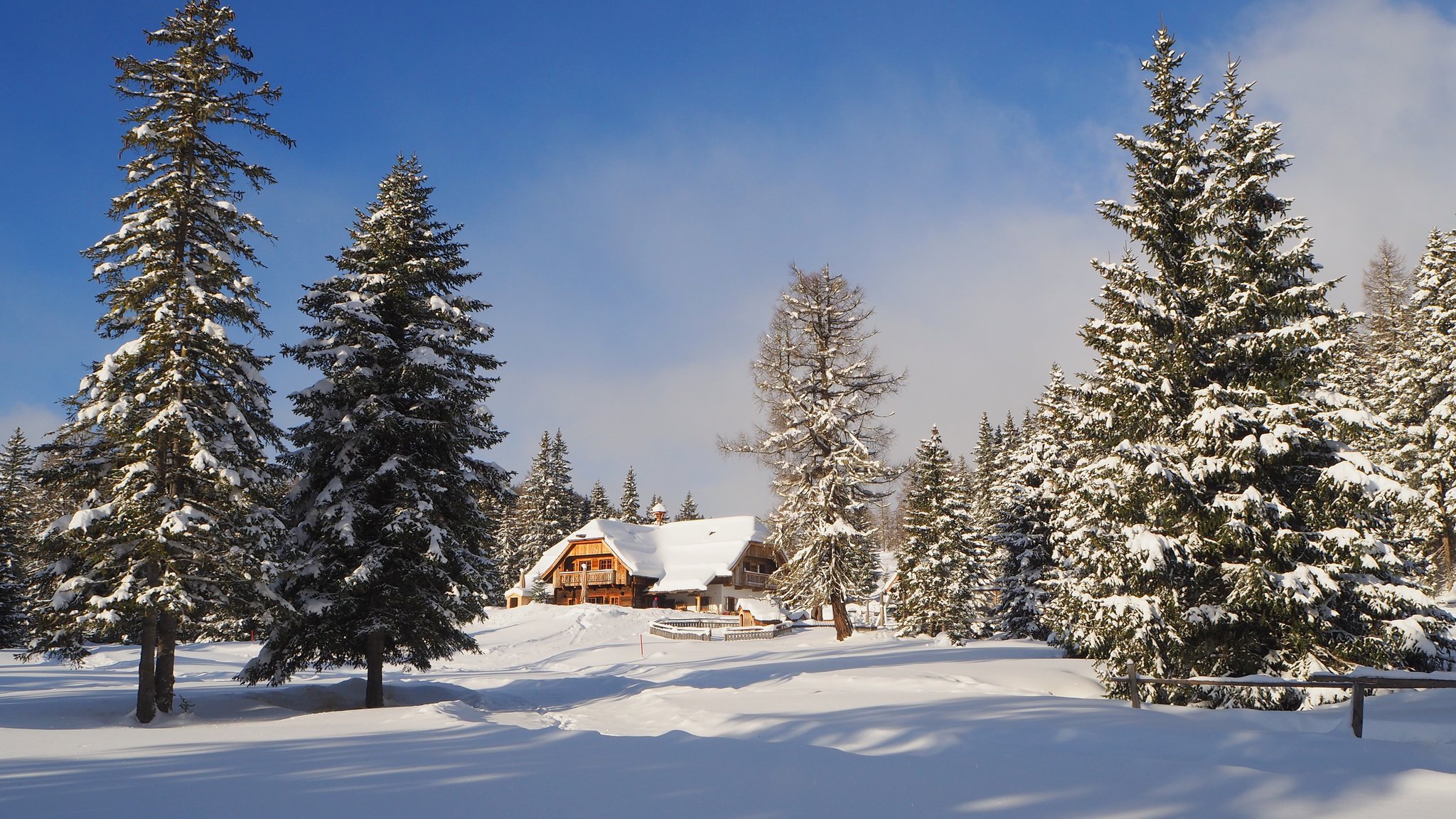 Tief verschneite Winterlandschaft... - Lungau