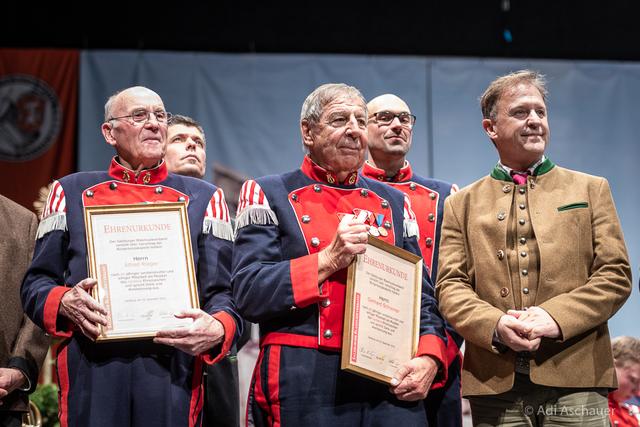 Mit Alfred Rieger sen. und Gerhard Schreiner sen. wurden heuer zwei Musikveteranen für ihre 60-jährige Mitgliedschaft geehrt!