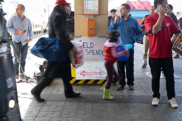 Im Jahr 2015 wartende am Wiener Westbahnhof tausende Asylsuchende auf ihre Weiterreise. Künftig soll die Betreuung von Asylwerbern staatlich geregelt sein.