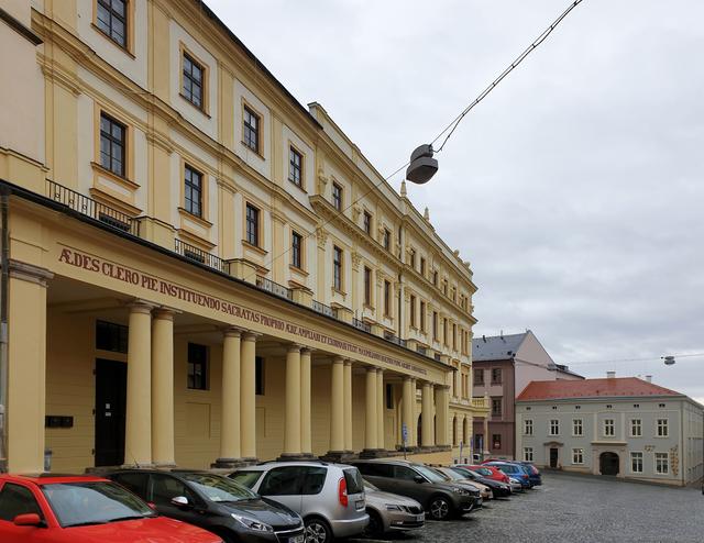 ehemalige Universität  - heute Priesterseminar des Erzbischofs