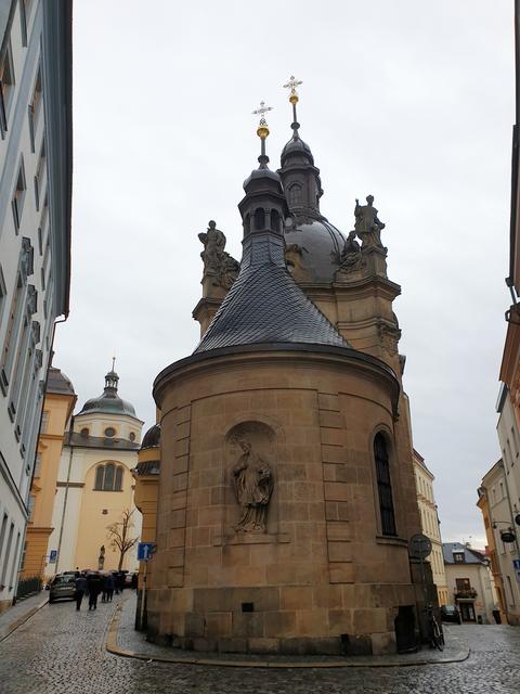 Kapelle St. John Sarkander - Johannes Sarkander (tschechisch und polnisch Jan Sarkander; ferner auch Johann Fleischmann; * 20. Dezember 1576 in Skotschau, Herzogtum Teschen; † 17. März 1620 in Olmütz) war ein mährischer Priester und böhmischer Heiliger