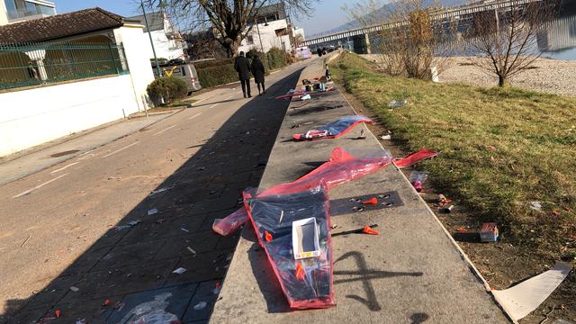 Überbleibsel der Silvesternacht am Urfahraner Donaustrand – insgesamt landen an Silvester vier Tonnen Müll auf den Linzer Straßen.