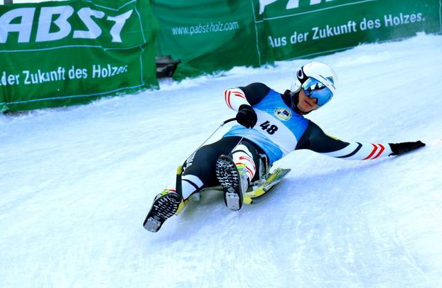 Rieder Naturbahnrodler Fabian Achenrainer holte sich nach Sieg im Doppel auch Platz eins bei den Junioren.