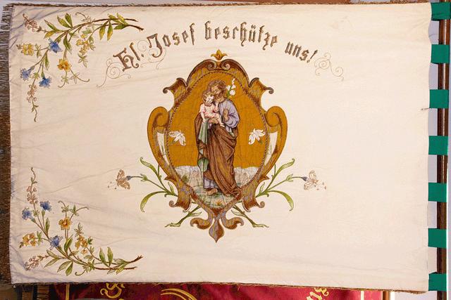 Die Bergführerfahne von Fusch aus dem Jahr 1907 wurde restauriert | Foto: Land Salzburg/Christian Haller