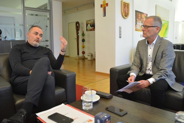 Doskozil im Gespräch mit Bezirksblätter-Chefredakteur Christian Uchann