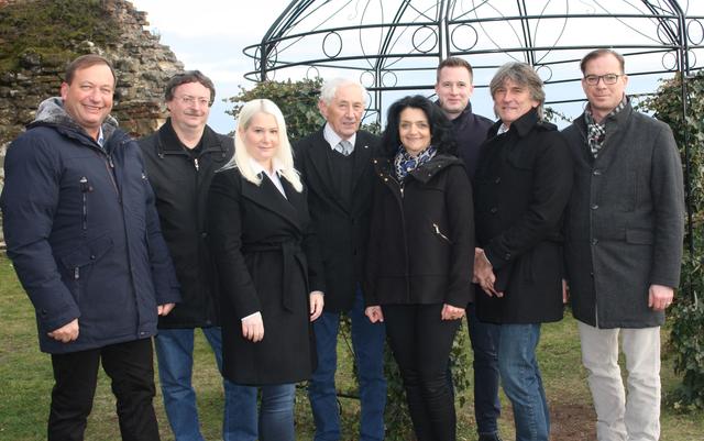 Spitzenkandidat Josef Graf mit seinen FPÖ-Kollegen Gottfried Jelasits, Victoria Jandrisevits, Karl Paul, Renate Huck, Thomas Grandits, Andreas Peischl und Michael Gmeindl (von links). | Foto: FPÖ