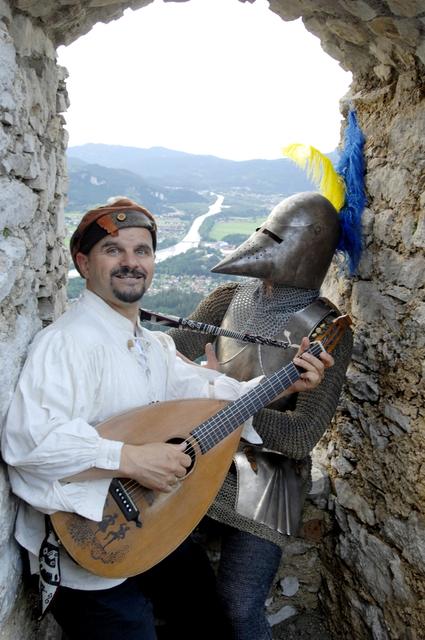 Kennt man noch von früher: Toni Knittel und sein Ritter Rüdiger.  | Foto: Archiv