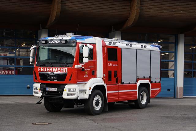 Das neue TLFA der Kufsteiner Stadtfeuerwehr ist bereits in Dienst gestellt, aktuell werden die Mannschaften darauf eingeschult.