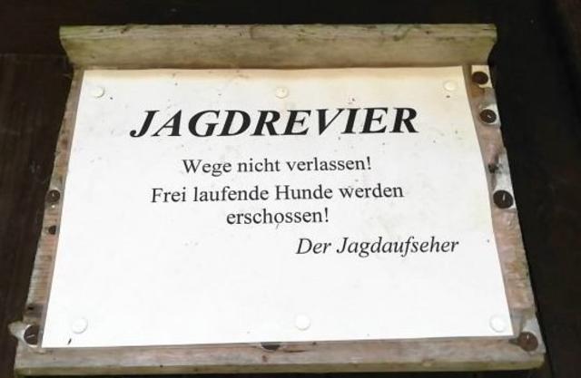 Dieses Schild im Jagdrevier zog Anzeige nach sich. | Foto: VGT.at