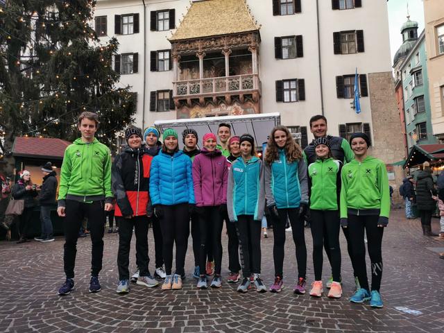 Die Teilnehmer der LG Hochpustertal vor dem Start zum Silvesterlauf 2019.