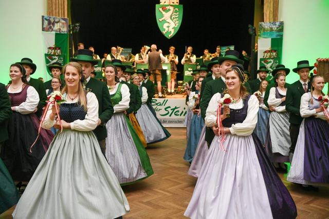 Festlicher Auftakt: Die Rossecker arbeiten bereits mit Hochdruck an der Polonaise.