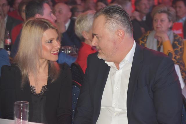 Hans Peter Doskozil wurde von seiner Freundin Julia Jurtschak begleitet.