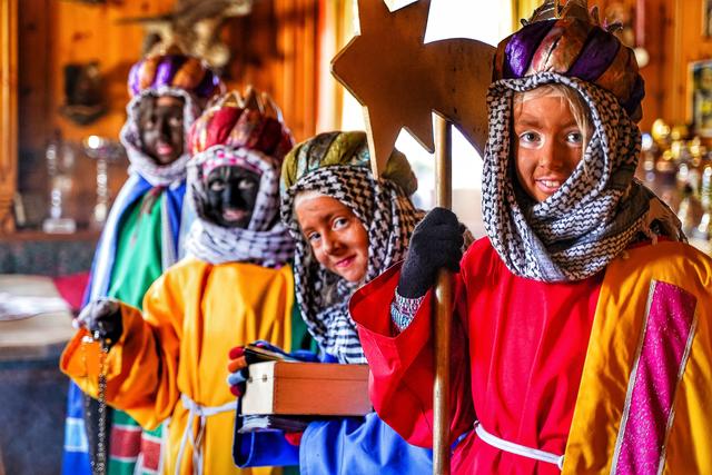 Heilige Drei Könige mit Stern

Sternsinger Unterwegs in Mühlbachl / Wipptal  | Foto: Andreas Felder 