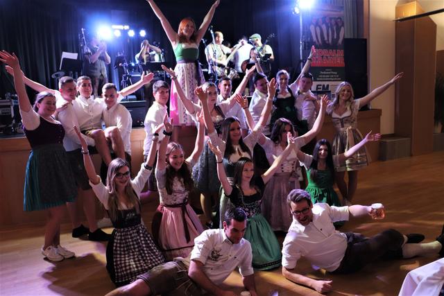 Viel Applaus gab es für den Flashmob der Landjugend Zettling beim Steirerball in Premstätten. | Foto: Edith Ertl