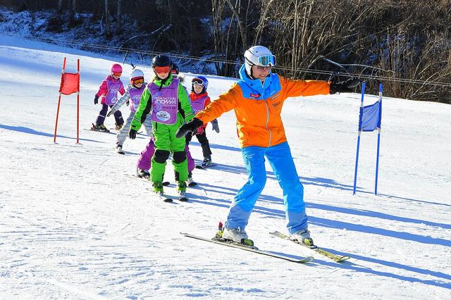 Aller Anfang ist schwer, aber Erni Jank versteht den gefühlvollen, spielerischen Umgang mit Kindern, das bringt Motivation.