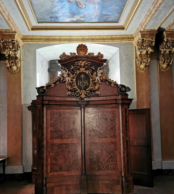 Aus- und Eingang links und rechts