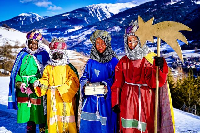 Sternsinger Unterwegs in Mühlbachl / Wipptal  | Foto: www.kameramann.eu Andreas Felder 