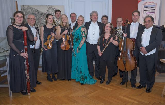 Das beliebte Instrumental- und Vokal-Ensemble "Die Sorgenbrecher" spielten unter dem Motto "Das ‚andere‘ Neujahrskonzert".