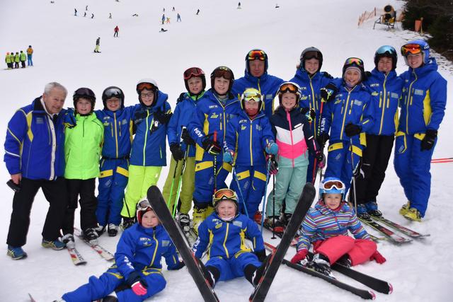 Rauf auf die Skier: Gute Stimmung herrschte beim Kinderskikurs der Naturfreunde Grieskirchen am Hochficht. | Foto: Heli Kunze