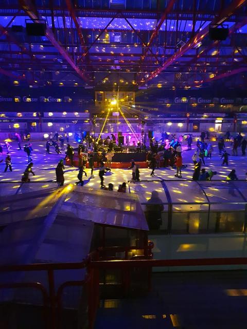 Super Stimmung auf dem Eis in der Halle in Kapfenberg. | Foto: Florian Zimmer