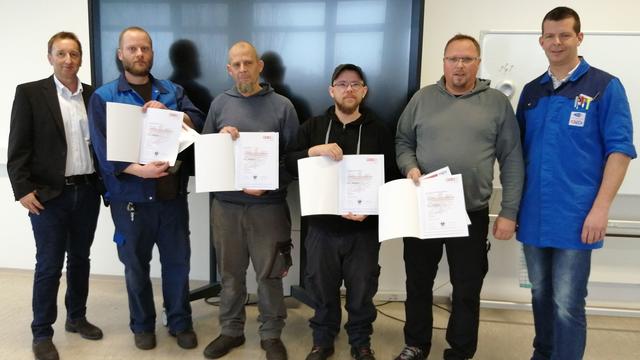 v.l.: Leiter des Beruflichen Bildungszentrums Waldviertel Martin Swoboda, Marian Melichar, Georg Holy, Hans-Peter Poninger, Andreas Edermaier-Edermayr und Ausbilder im Bereich Metall Rainer Palkovich.