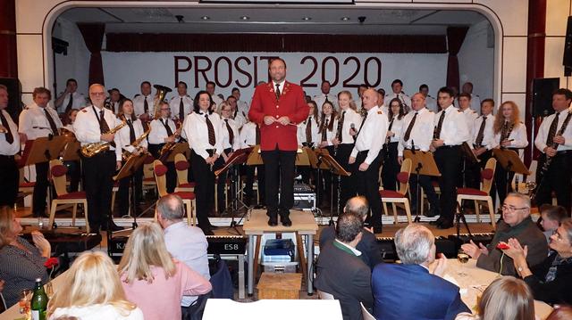 Am 30. Dezember und Neujahrstag erfüllte die Stadtkapelle das Kulturheim mit Musik aus verschiedensten Genres.  | Foto: Stadtkapelle Bad St. Leonhard