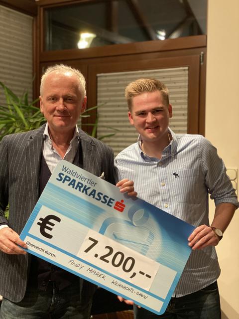 Andy Marek und Sohn Lukas spendeten insgesamt 7.200 Euro.